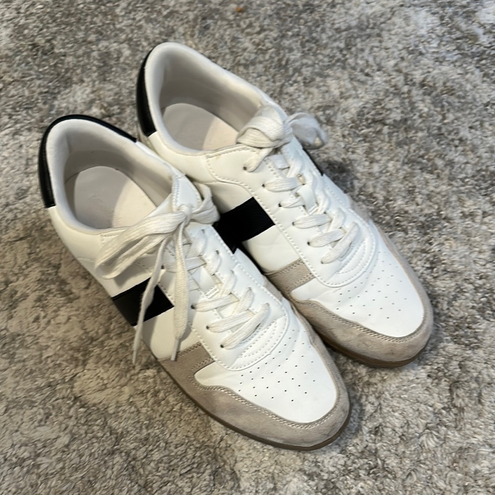 Universal thread sneakers - 11